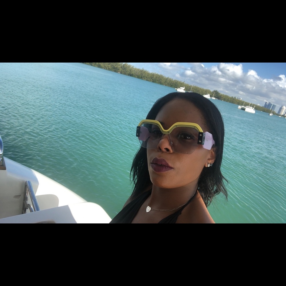 100 Authentic Miu Miu Sunglasses - Picture 4 of 7